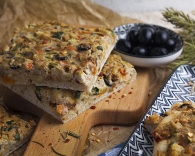 Mediterraner Zwiebel-Gemüse-Kuchen – vegan, herzhaft und backfrisch zurück!