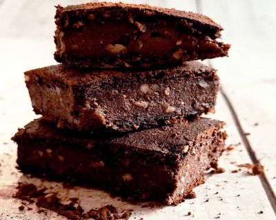 Saftige vegane Brownies mit Sauerkirschen