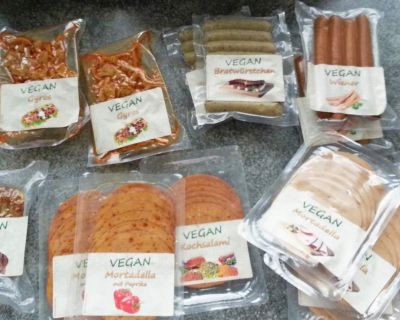 Vegane Produkte von ‚Höhenrainer Delikatessen‘ + Veganes Gulasch Rezept