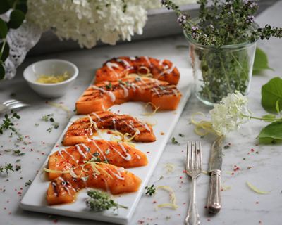 Gegrillte Cantaloupe-Melone mit Zitronen-Thymian-Soße & Chili