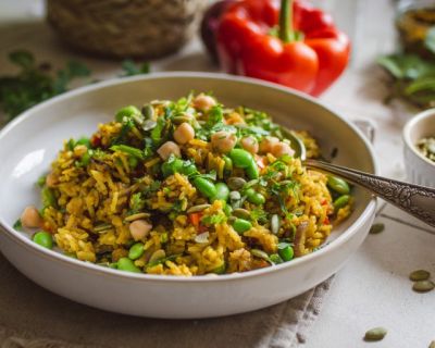 Veganer Curry-Eierreis mit Kichererbsen & Edamame