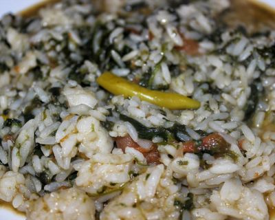 Scharfe Peperoni-Pfanne mit Spinat & Reis
