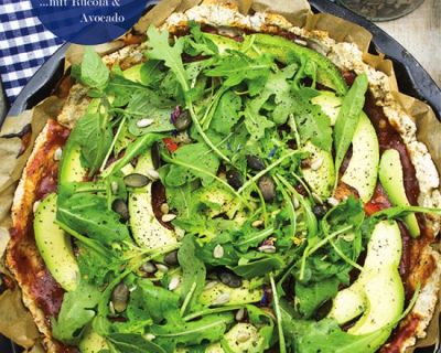 Pizza mit Avocado und Rucola auf Blumenkohl-Crust… oder einfach Blumenkohlpizza