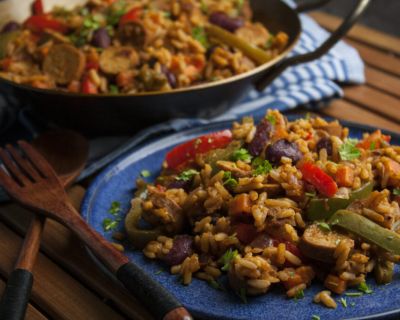 Vegane Reis-Würstchen-Pfanne – One Pot, Baby!