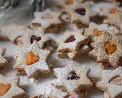 Vegane Plätzchen: Spitzbuben mit Aprikosen- und Cranberry-Füllung