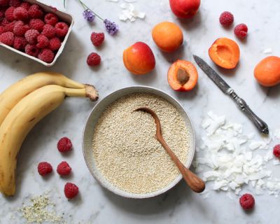 Quinoa-Kokos-Porridge mit Aprikosen