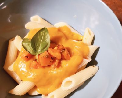 mediterrane Kürbissauce mit Nudeln
