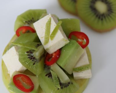 Kiwi-Avocado-Tatar mit Tofu