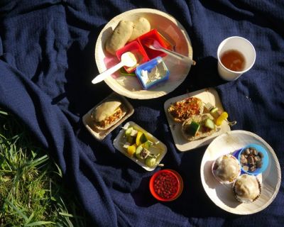 Picknick mit veganen Mini-Hot Dogs & Karottenmuffins