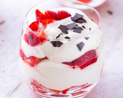 Einfaches veganes Erdbeer Dessert