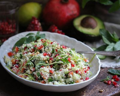 Blumenkohl-Couscous mit Tomaten, Granatapfel & Minze