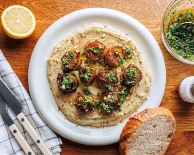 Geschmorter süß-saurer Lauch mit Hummus