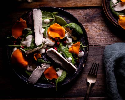 Orangebecherling-Salat – frisch und farbenfroh