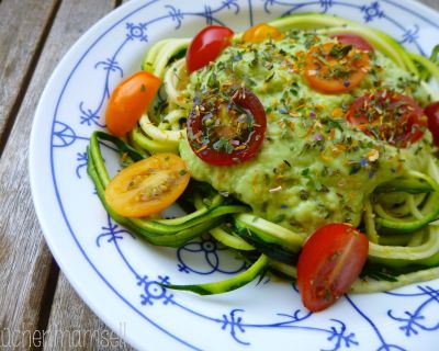 Lesen und Essen: Zucchinetti mit Avocadocreme alla Patrick Bolk