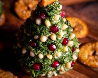 Vrischkäse-Weihnachtsbäumchen – ein veganer, festlicher Snack