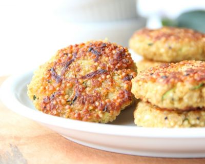 Quinoa-Zucchini-Bratlinge mit Tahini-Mayonnaise