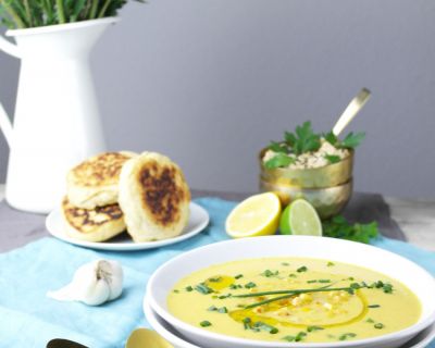 Wärmende Maissuppe, cremiger Hummus und knusprig luftige Pita aus der Pfanne ❤