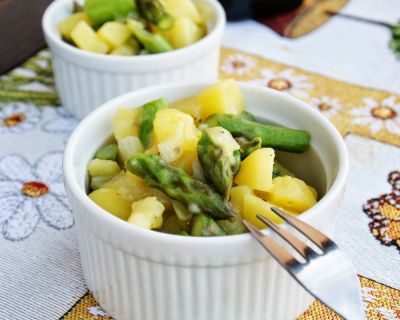 Veganer Spargelsalat mit Kartoffeln