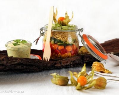 Salat to go mit Physalis