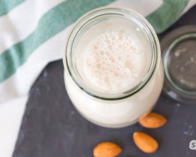 Mandelmilch und Cashewmilch selbermachen und bis zu 70 % sparen