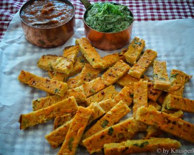 Zarte Linsensticks mit Rhabarbecue-Sauce und Artischocken-Kresse-Dip