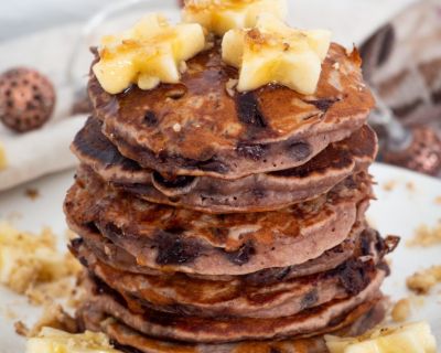 Vegane Bananen-Pancakes mit Schokoladenstückchen