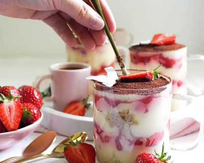 Veganes Erdbeer-Kokos-Tiramisu im Glas ❤