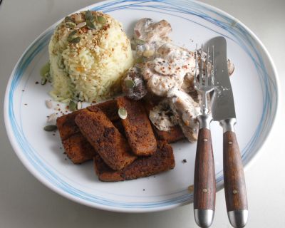 Reis mit Tofu und Pilzen