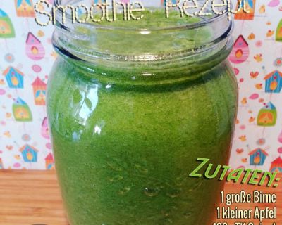 Grüner Smoothie mit Petersilie, Spinat, Ananas, Apfel und Birne