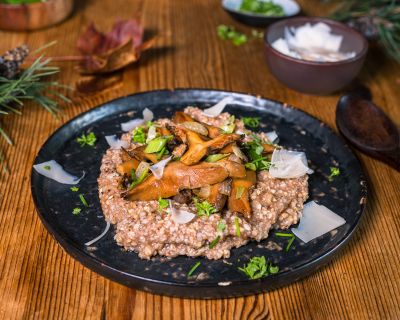 Buchweizengrütze mit gebratenen Reizkern oder Champignons