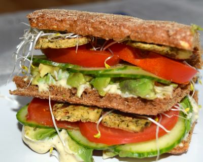 Veganes Triple Sandwich